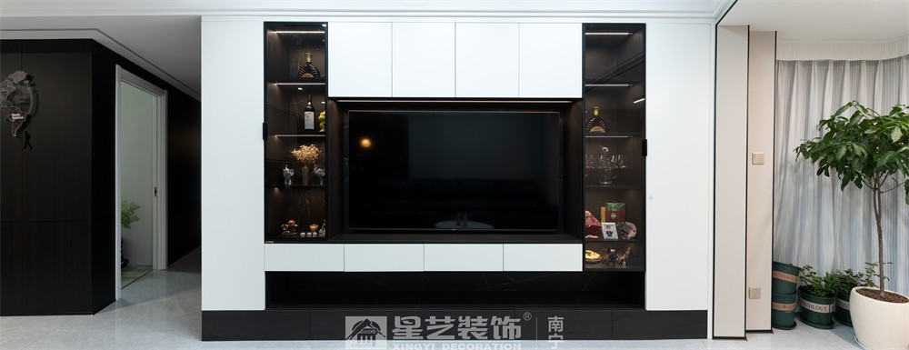 保利領(lǐng)譽府132平現(xiàn)代簡約客廳裝修實景