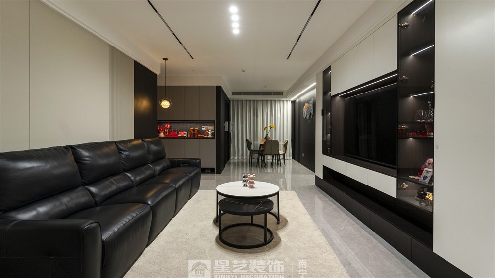 保利領(lǐng)譽府132平現(xiàn)代簡約客廳裝修實景