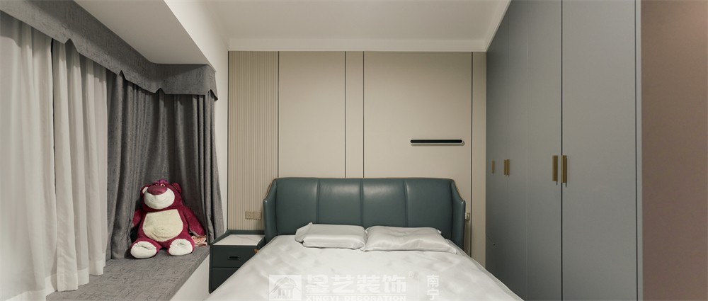 保利領(lǐng)譽府132平現(xiàn)代簡約臥室裝修實景